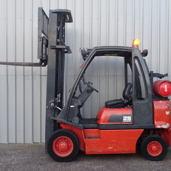 NISSAN 2.5. 6050mm LIFT. 2686 HOURS #2692 THIS IS NOW SOLD