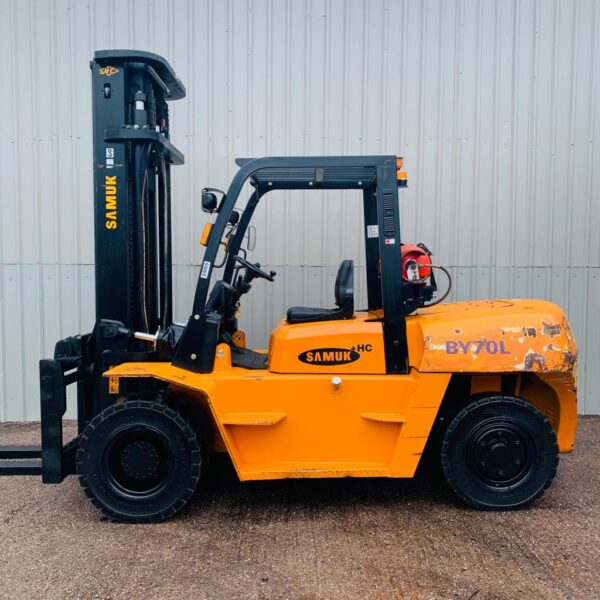 SAMUK BY70L. USED GAS FORKLIFT 7000kgs (#2889) ((NOW SOLD))