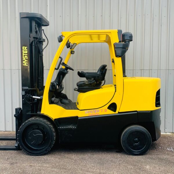HYSTER S7.0FT. COMPACT MODEL USED DIESEL FORKLIFT (#3034)