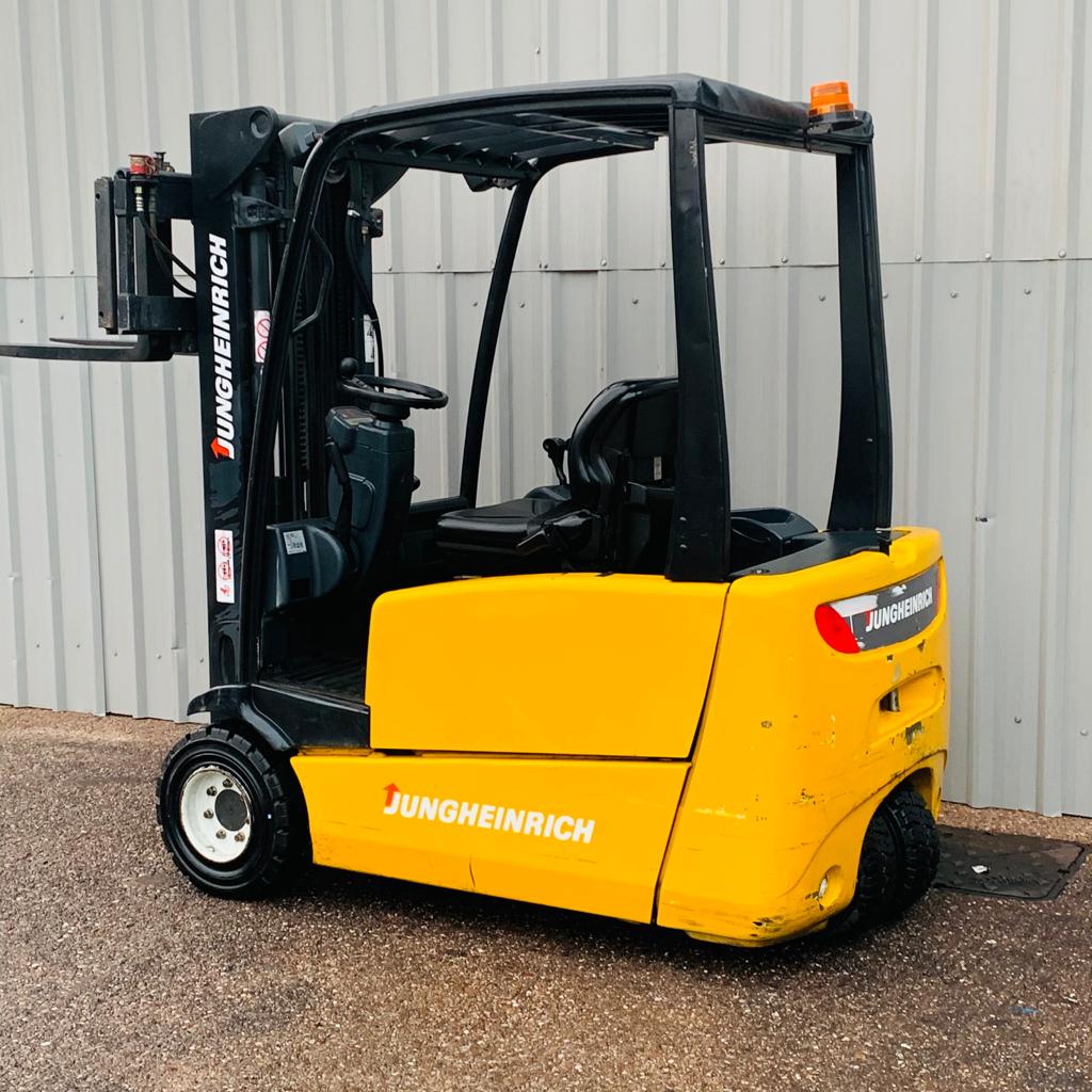JUNGHEINRICH EFG220 USED 3 WHEEL ELECTRIC FORKLIFT 3092