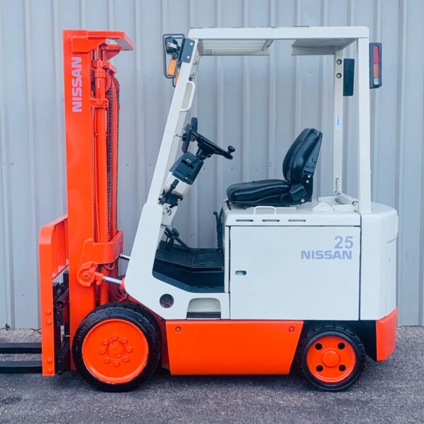 NISSAN CYM02L25U 4 WHEEL ELECTRIC FORKLIFT (#3462) THIS IS NOW SOLD