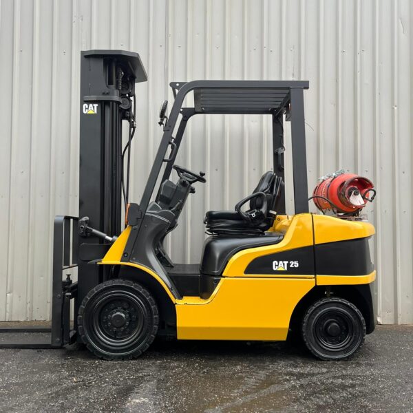 CAT GP25N USED GAS FORKLIFT (#4600) THIS IS NOW SOLD (A)