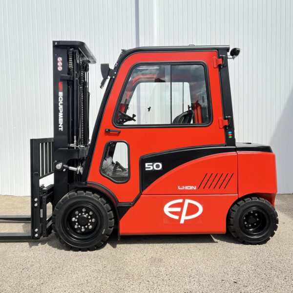 Side view of red EP CPD50FB lithium electric forklift full cab.