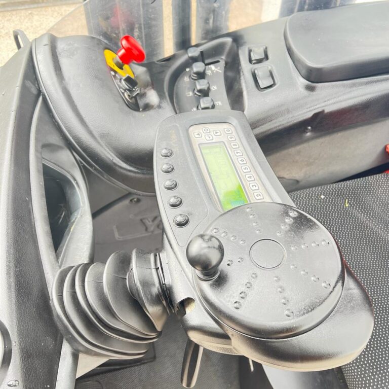 YALE MR16 USED REACH FORKLIFT TRUCK (#4701)