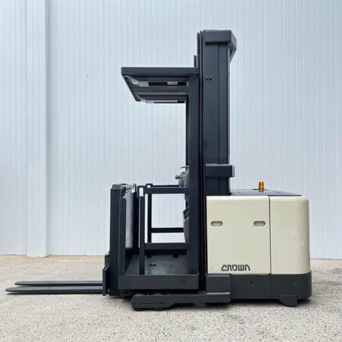 CROWN SP3012TT order picker in white